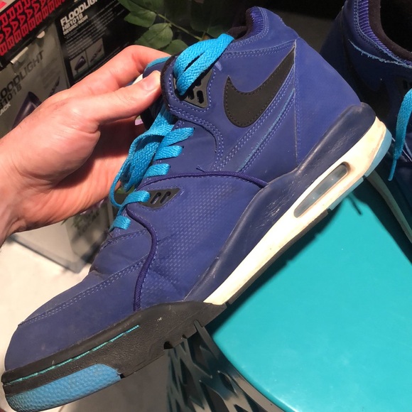 Nike Air Sneakers - Picture 2 of 5